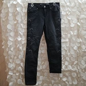 Seven7 gray embroidered skinny jeans size 8